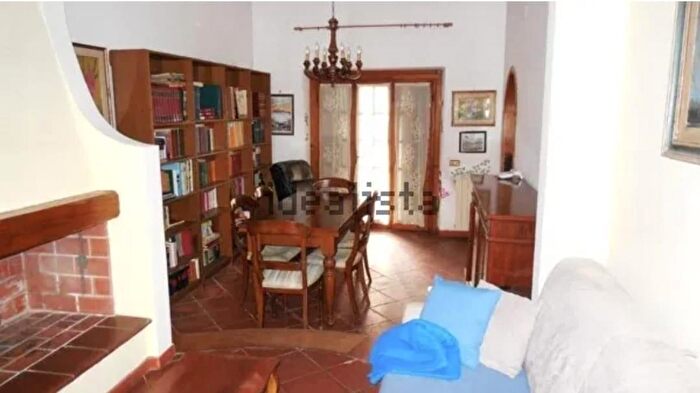 Casa con 5 locali in vendita in Viareggio