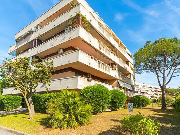 Appartamento trilocale in vendita in Via Nino Taranto, Roma