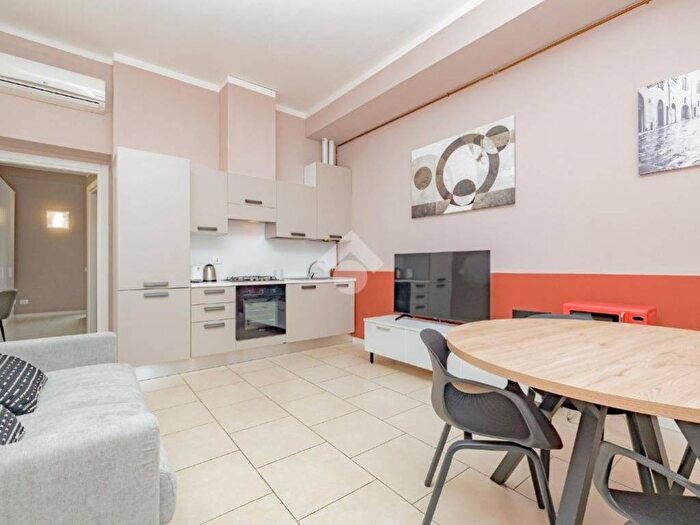 Appartamento bilocale in affitto in Via Garigliano, Isola, Milano