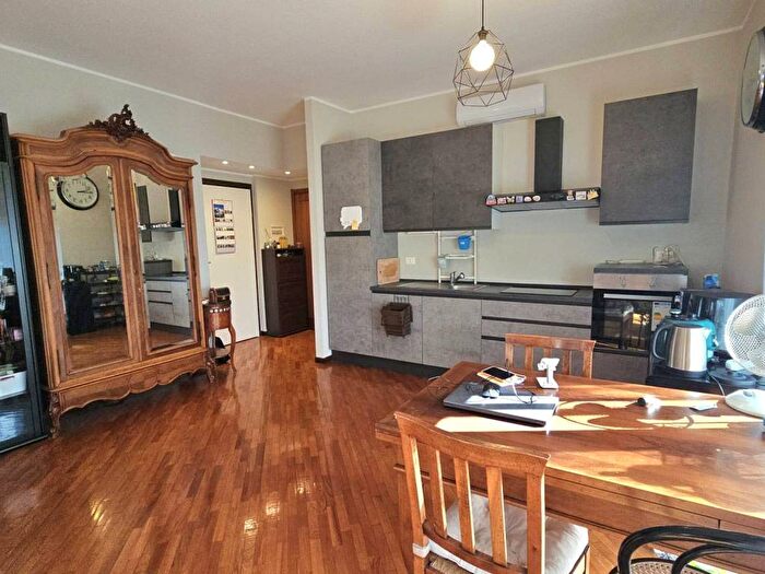 Appartamento bilocale in affitto in Viale Legioni Romane, Bande Nere, Milano