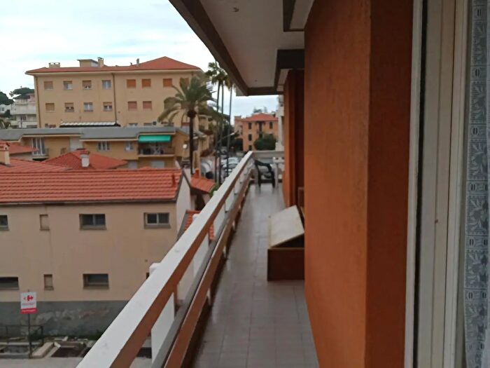 Appartamento trilocale in affitto in Via Braie, Bordighera
