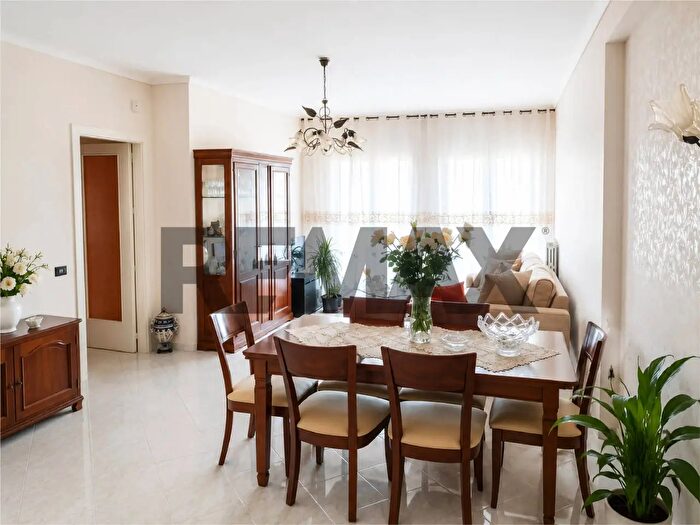 Appartamento con 7 locali in vendita in Via Sorda Sampieri, Modica