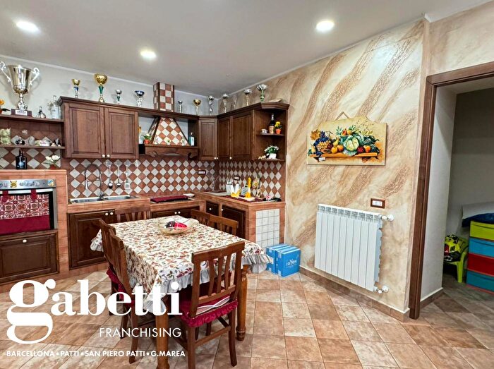 Casa con 5 locali in vendita in Via Mannino, San Piero Patti