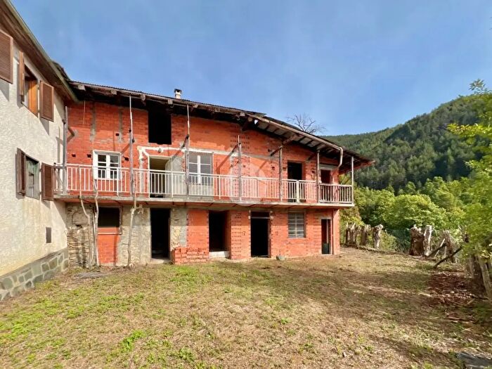 Casa quadrilocale in vendita in Frazione Oldri' Crochera, Viu'