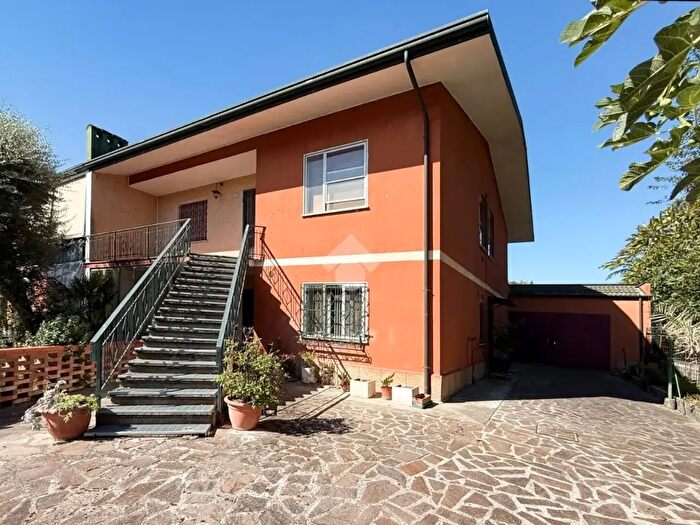 Casa con 6 locali in vendita in Via Pellico, Molinella
