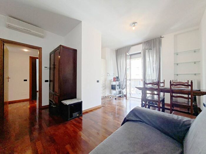 Appartamento bilocale in affitto in Via Nino Oxilia, Pasteur, Milano