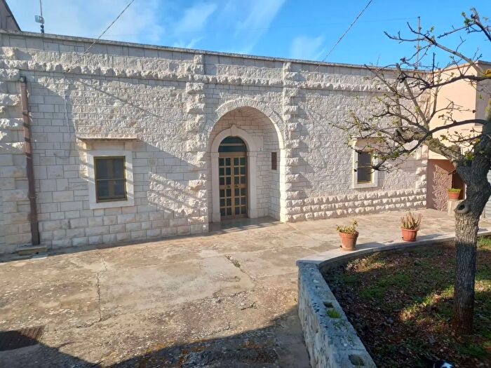 Casa con 11 locali in vendita in Cda Scianna, Locorotondo