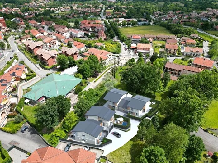 Casa con 5 locali in vendita in Via Santa Maria, Givoletto