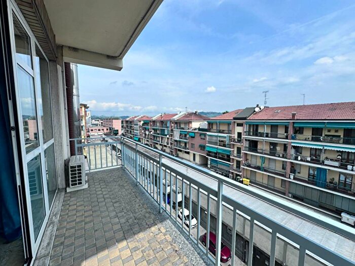Appartamento trilocale in affitto in Viale Torino, Centro, Alba
