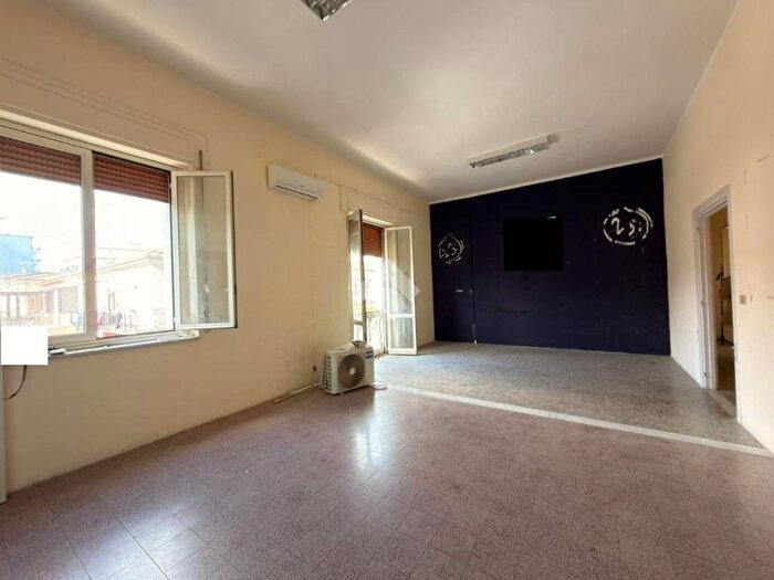 Appartamento quadrilocale in affitto in Via Silvio Paternostro, Centro, Crotone