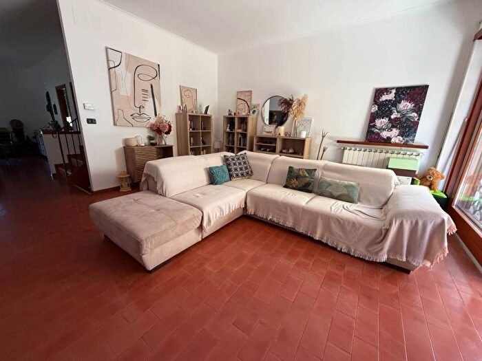 Appartamento con 5 locali in affitto in Via Apelle, Casal Palocco, Roma