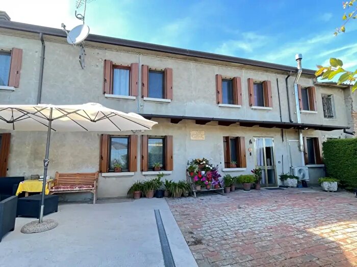 Casa con 5 locali in vendita in Via Attilio Aurelio Rizzo, Villadose