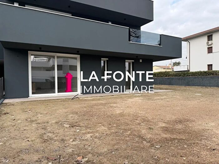 Appartamento quadrilocale in vendita in Via Capeleo, Stra