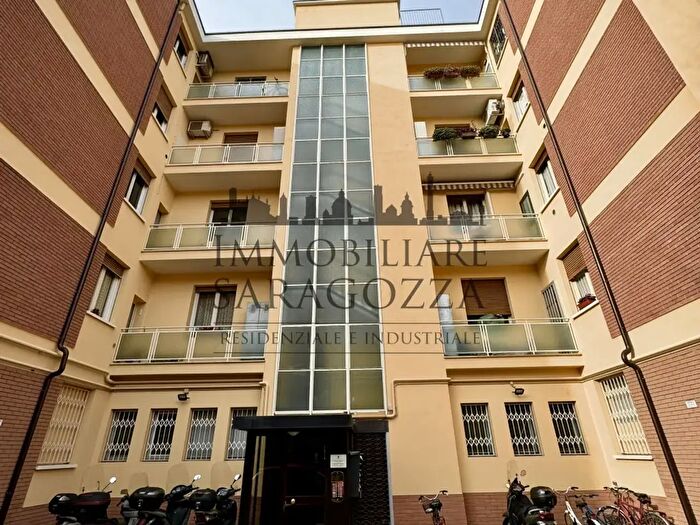 Appartamento quadrilocale in vendita in Via Andrea Costa, Bologna