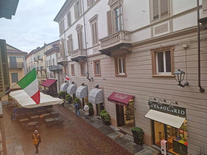 Casa bilocale in affitto in Via Vittorio Emanuele, Centro, Alba