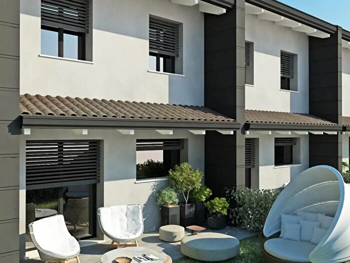 Casa quadrilocale in vendita in Carpi