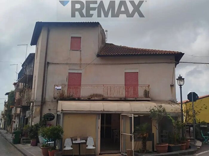 Casa trilocale in vendita in Piazza Guglielmo Marconi, Raddusa