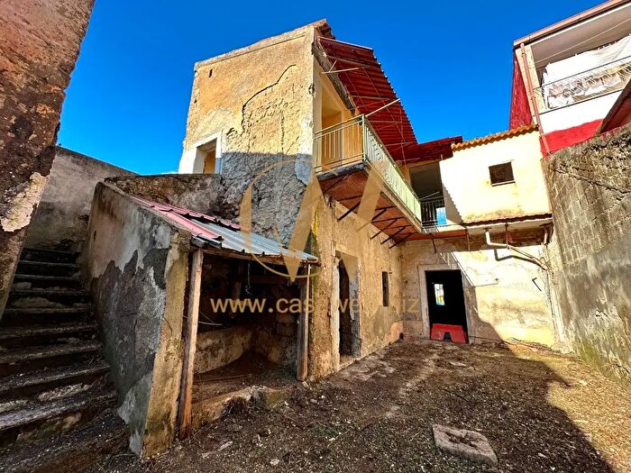 Casa con 8 locali in vendita in Vico, Casagiove