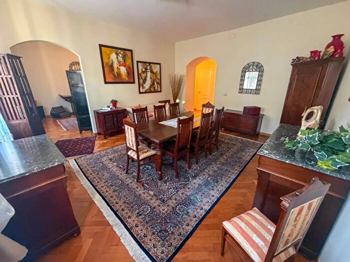 Appartamento quadrilocale in affitto in Via Foscolo, Trieste