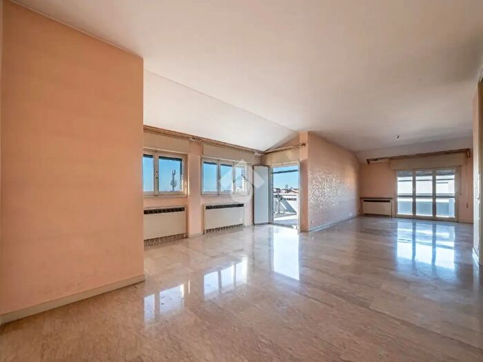 Appartamento con 5 locali in vendita in Via Carlo Marx, Carpi