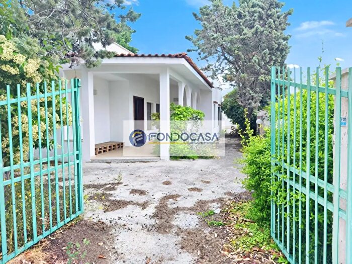 Casa con 7 locali in vendita in Via dellAringa, Squinzano