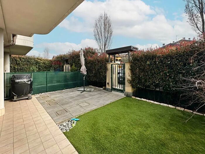 Casa quadrilocale in vendita in Giorgio Gaber, Cavenago Di Brianza