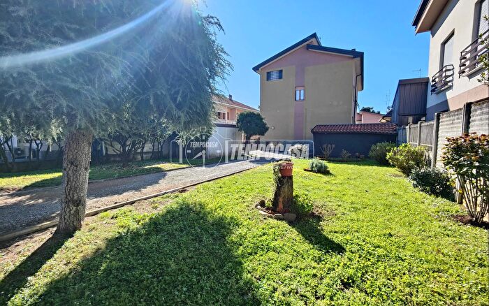 Casa con 10 locali in vendita in Via Leonardo da Vinci, Lentate Sul Seveso