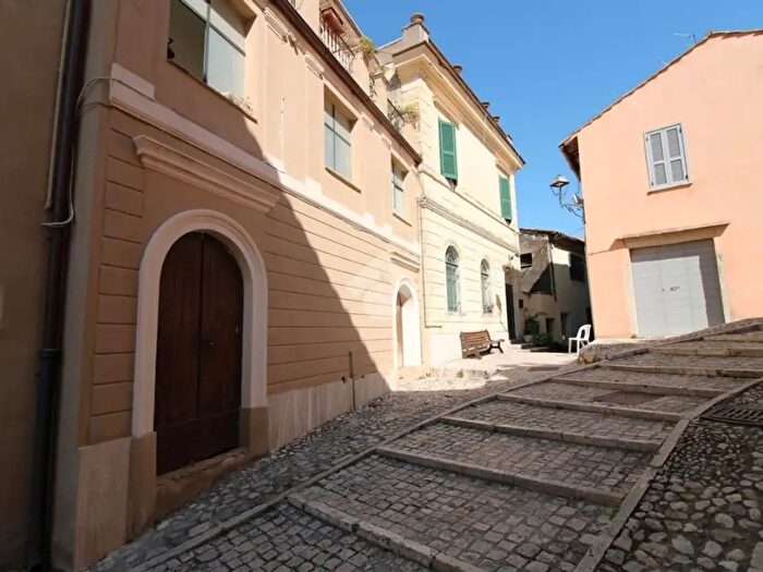Appartamento trilocale in vendita in Via Umberto Primo, Roccantica