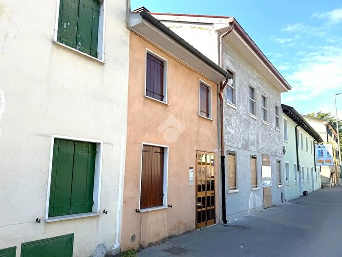 Casa trilocale in vendita in Via Borgo Treviso, Castelfranco Veneto