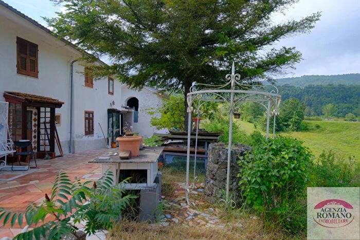 Casa con 5 locali in vendita in Via Avera, Mioglia