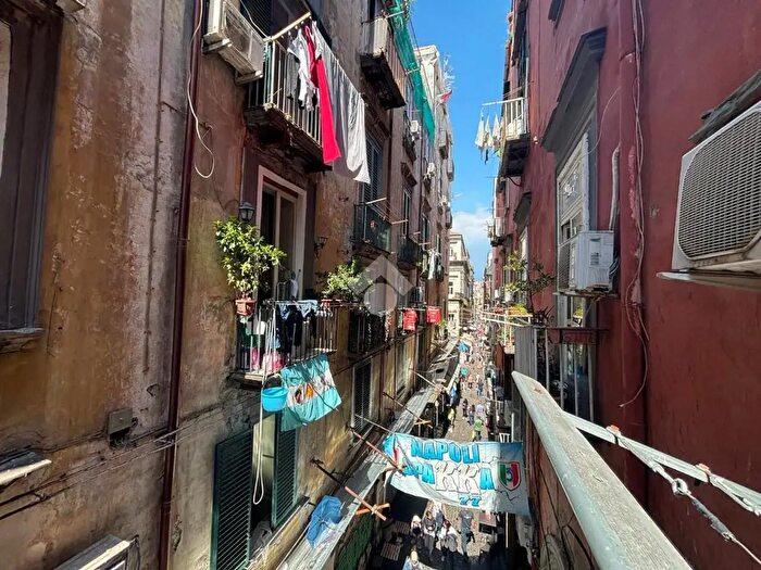 Appartamento trilocale in vendita in Via San Biagio dei Librai, Napoli