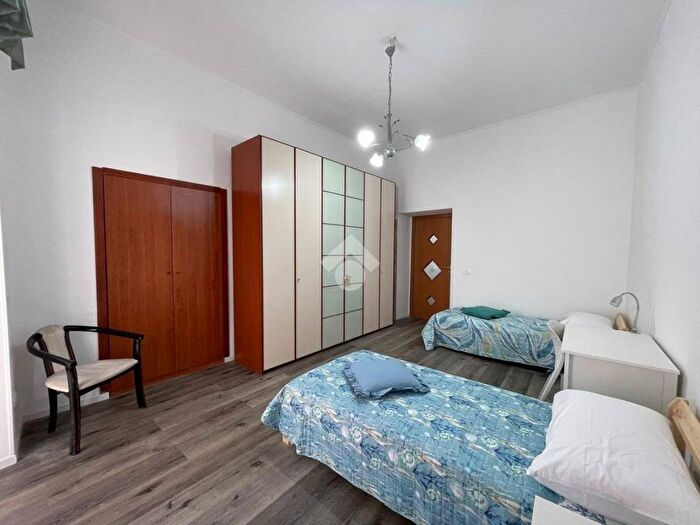 Appartamento bilocale in affitto in Via Oronzo Costa, Tribunali, Napoli