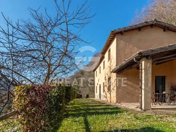 Casa con 6 locali in vendita in Strada Sermugnano, Castiglione In Teverina