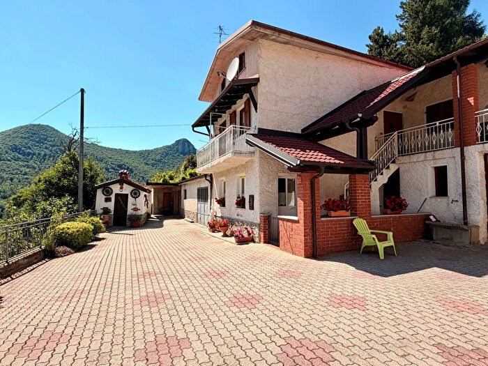 Casa con 5 locali in vendita in Strada Colle San Bernardino, Garessio
