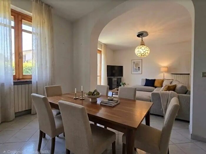 Casa con 5 locali in vendita in Vicopisano