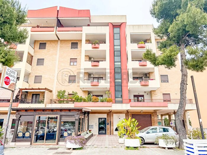 Appartamento trilocale in affitto in Via San Martino, Bisceglie