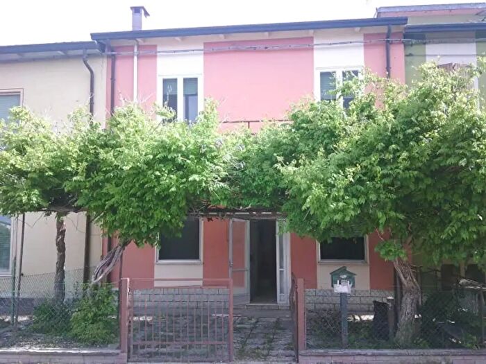Casa con 6 locali in vendita in Ravenna