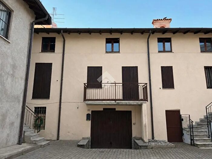 Appartamento trilocale in vendita in Via Luciano Manara, Monticello Brianza