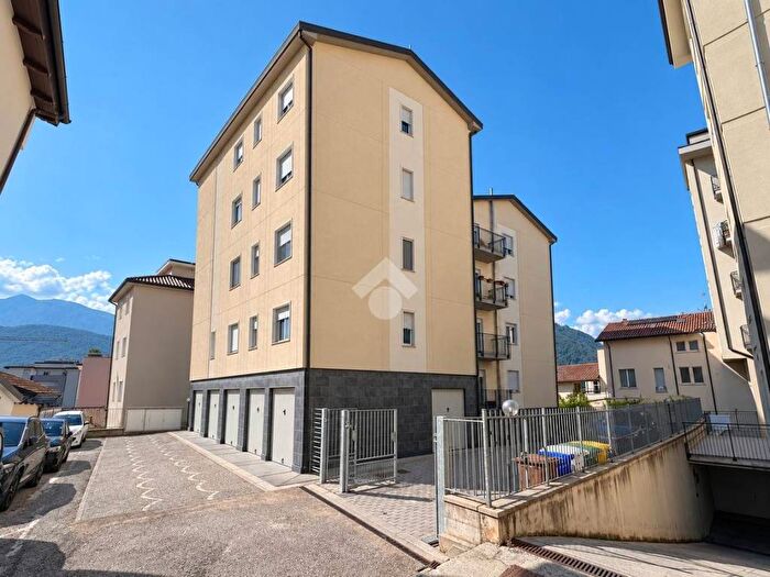 Appartamento quadrilocale in affitto in Via Agnifili, Villa Comunale, L'Aquila