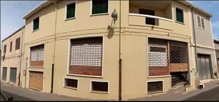 Casa trilocale in vendita in Via Vittorio Emanuele, Uri