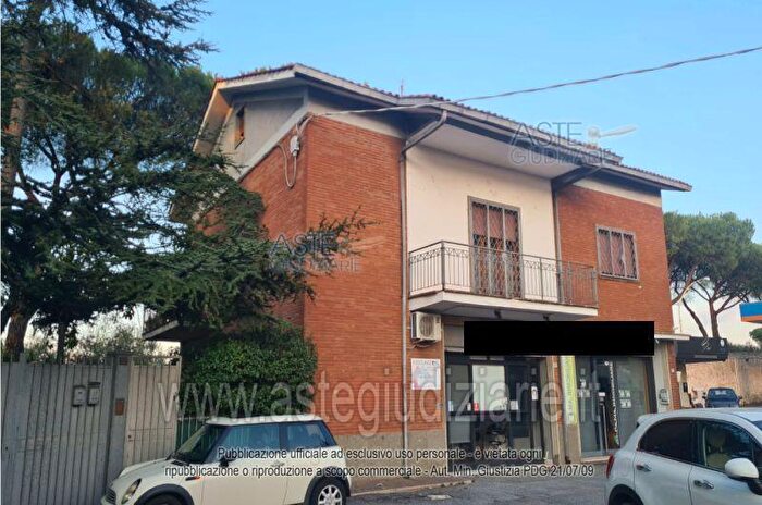 Appartamento con 7 locali in vendita in Via Tuscolana Frascati Rm Italia, Frascati