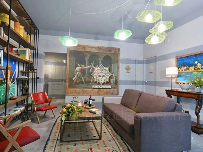 Appartamento con 11 locali in vendita in Via Trento, Siracusa