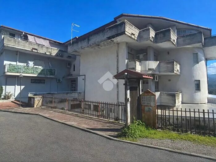 Appartamento trilocale in vendita in Via Salerni, Montalto Uffugo