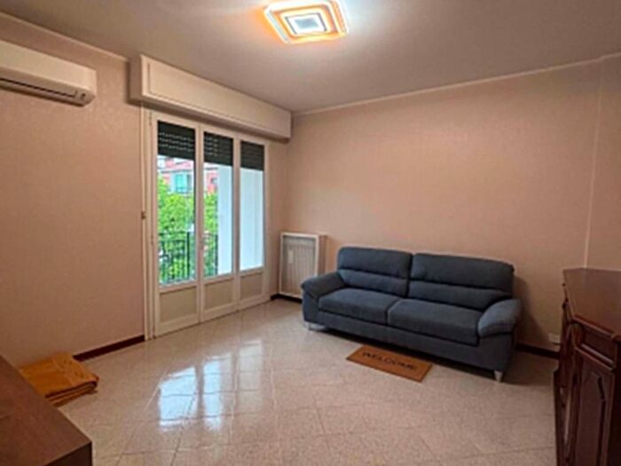 Appartamento trilocale in affitto in Via Sem Benelli, Gallaratese, Milano