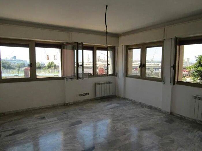 Appartamento con 7 locali in vendita in Piazza Sarzano, Genova