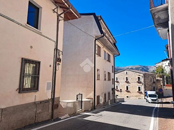 Appartamento trilocale in vendita in Via Fonticella, Rivisondoli