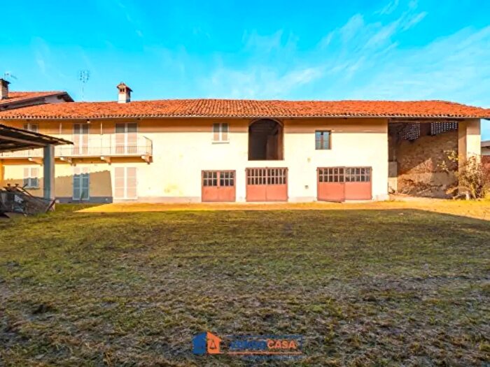 Casa con 6 locali in vendita in Frazione Foresto, Cavallermaggiore