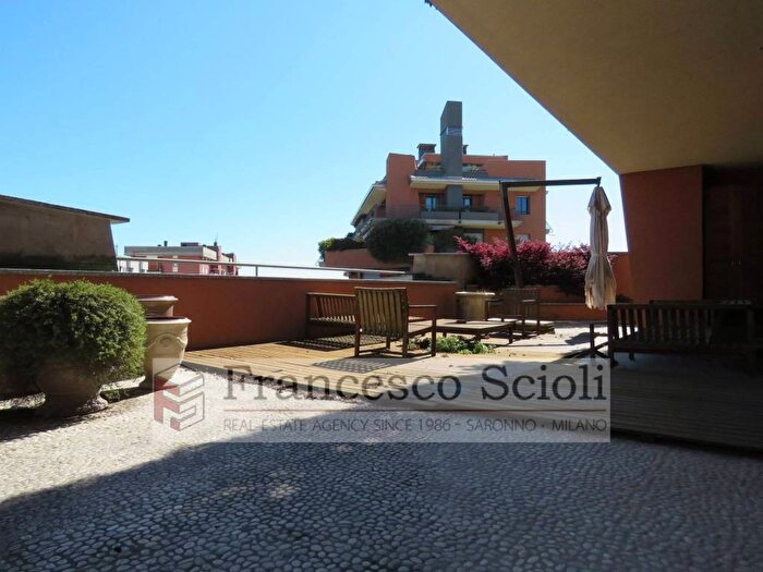 Appartamento trilocale in affitto in Via Giuseppe Parini, Saronno