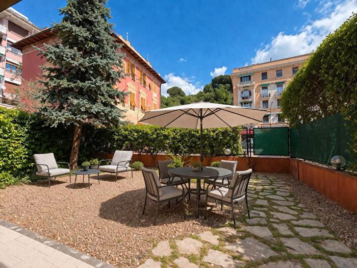 Appartamento trilocale in affitto in Sturla, Genova