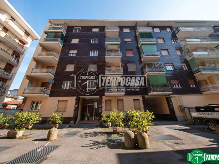 Appartamento trilocale in vendita in Via Roma, Arona